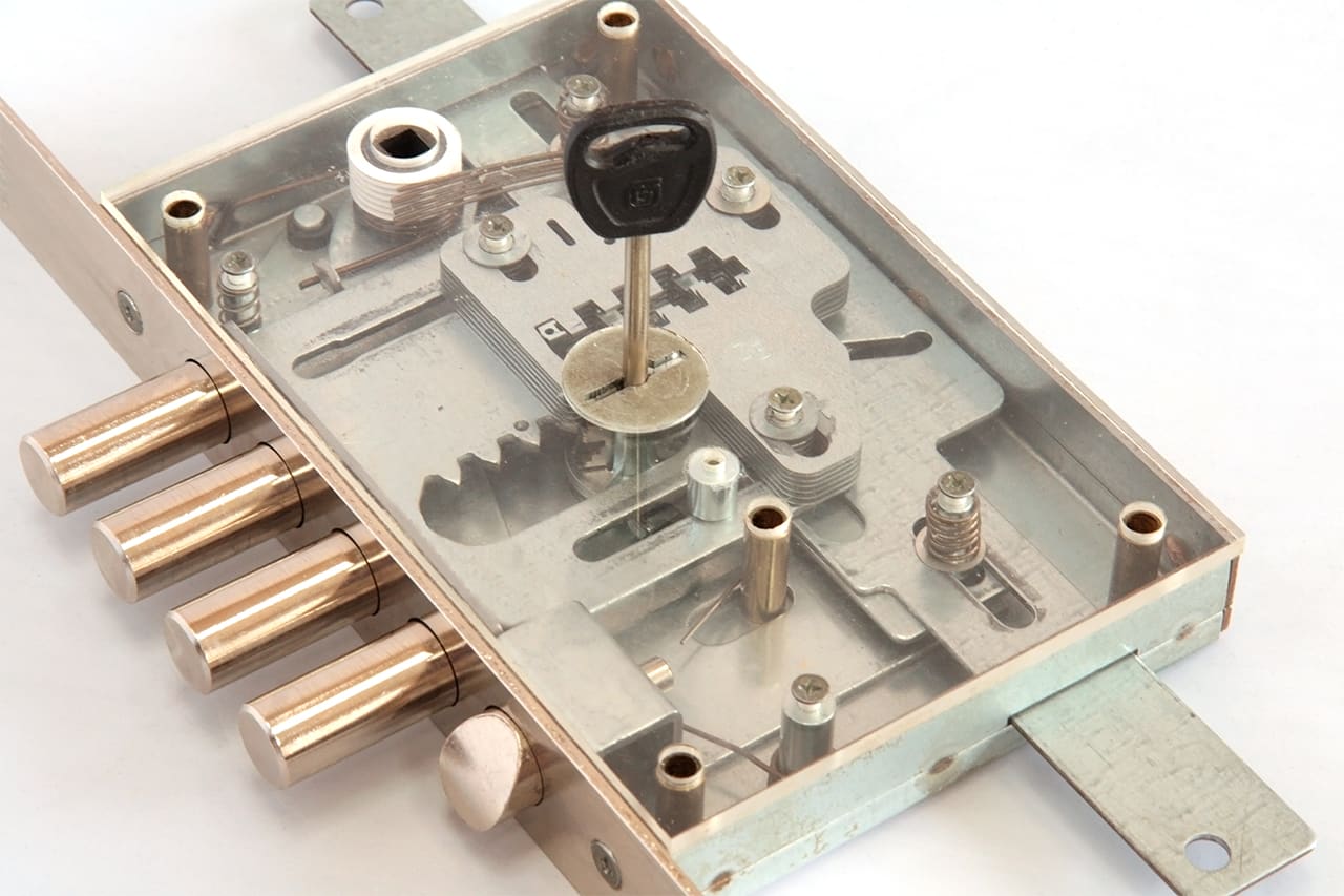 Дверная фурнитура: полный гид по выбору, установке и эксплуатации - 4