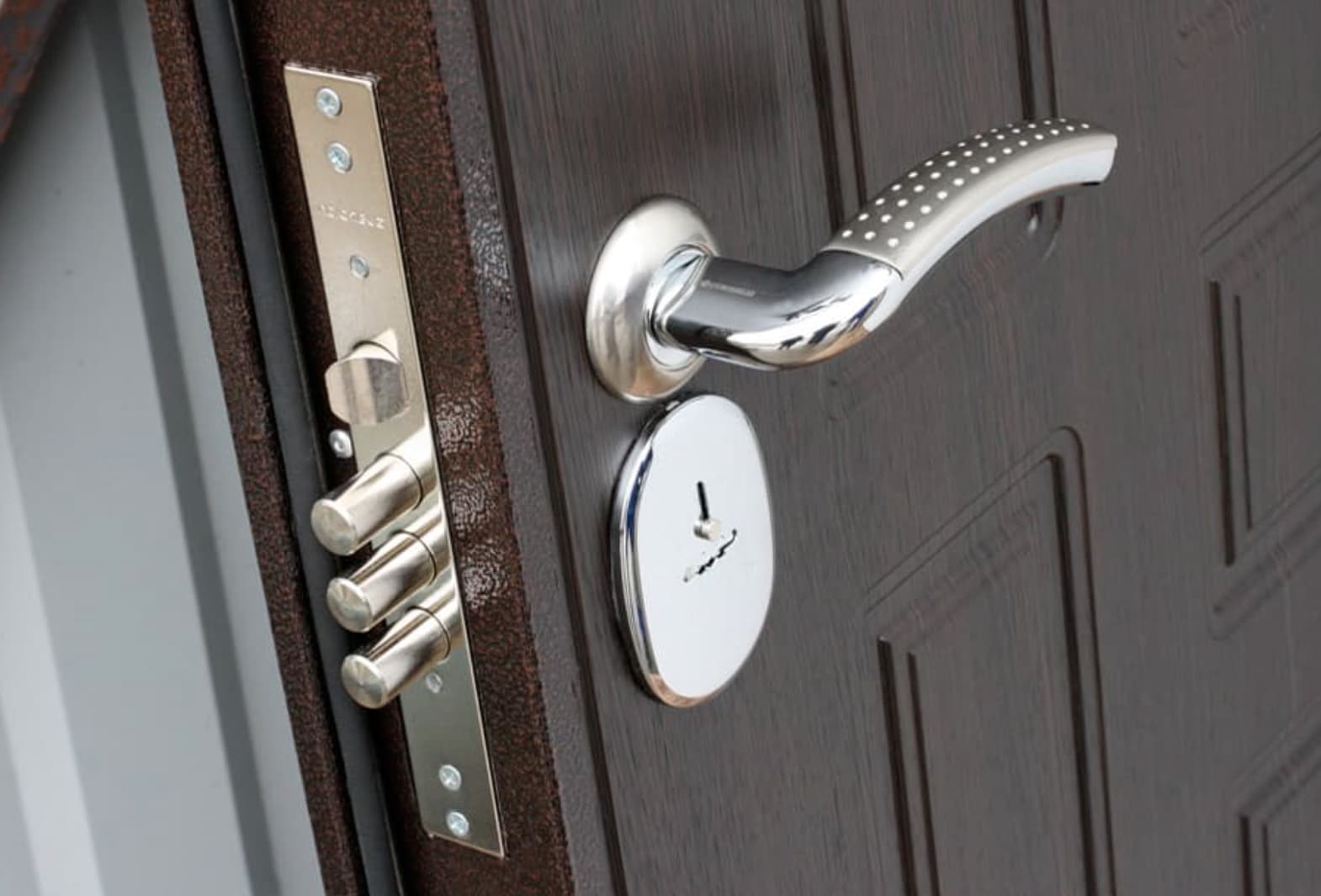 Дверная фурнитура: полный гид по выбору, установке и эксплуатации - 5